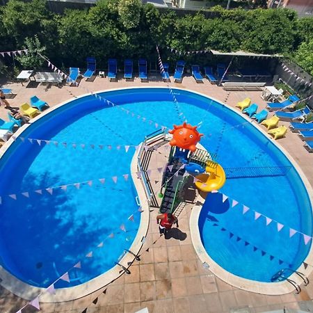 Hotel Trafalgar Rimini Buitenkant foto