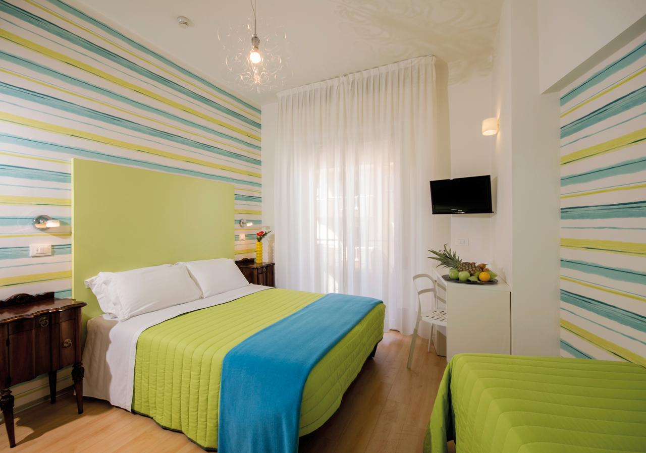 Hotel Trafalgar Rimini Buitenkant foto