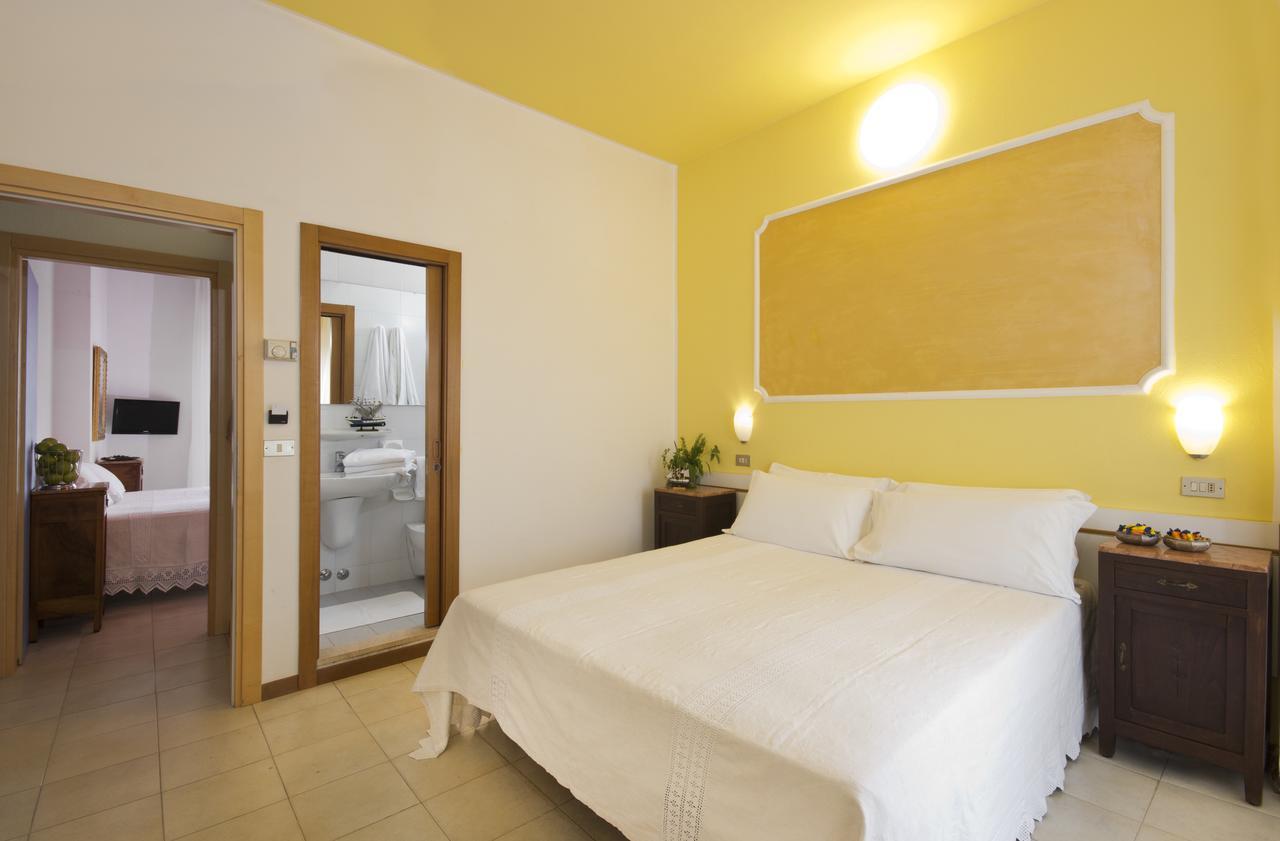 Hotel Trafalgar Rimini Buitenkant foto