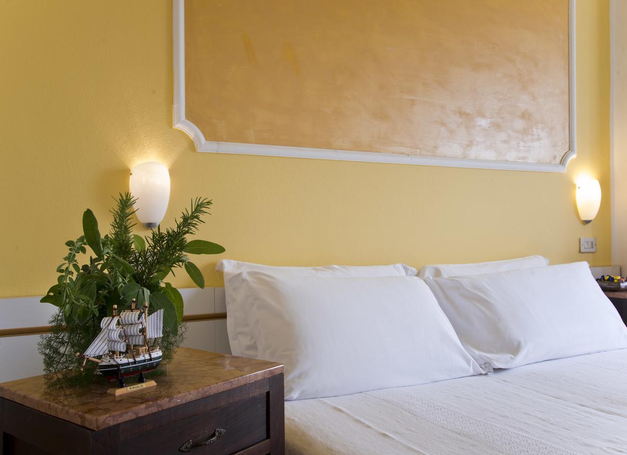 Hotel Trafalgar Rimini Buitenkant foto