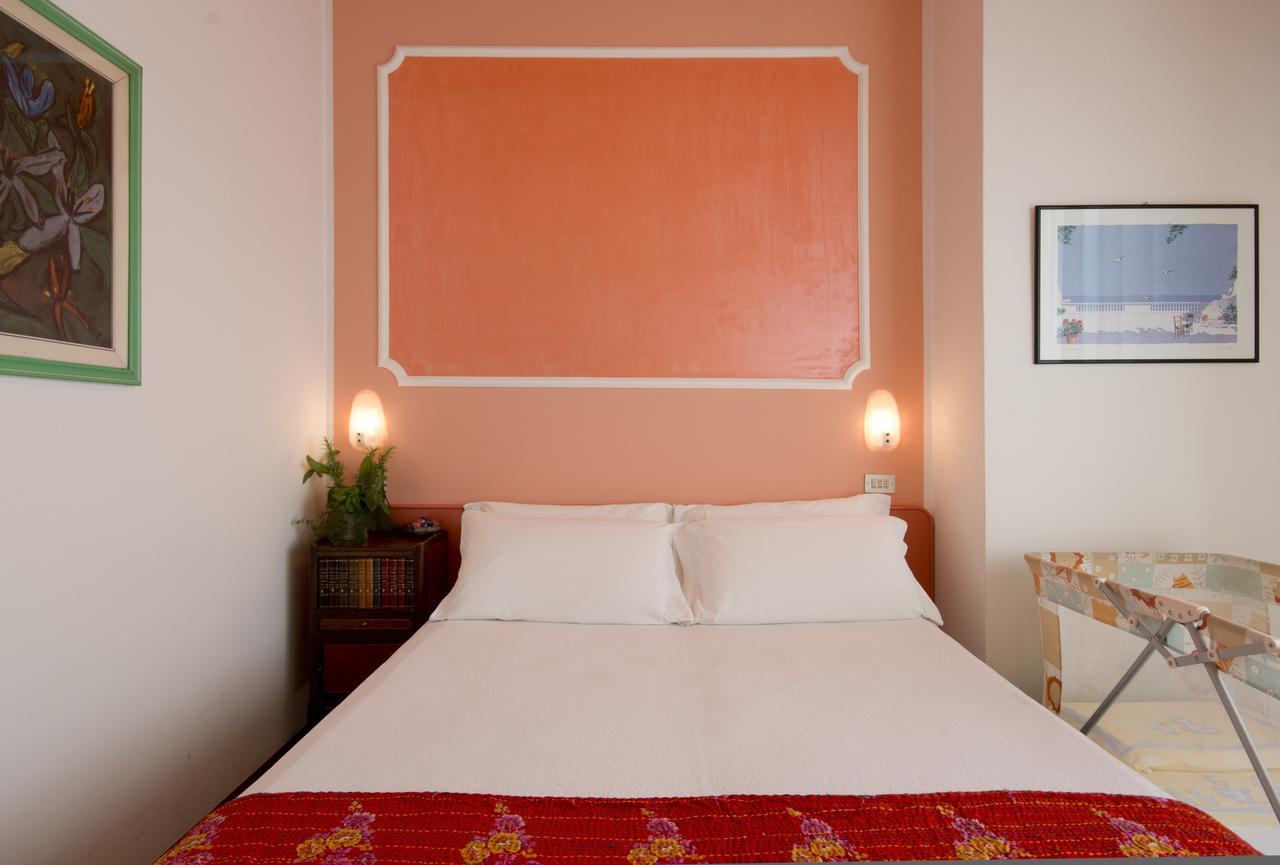Hotel Trafalgar Rimini Buitenkant foto