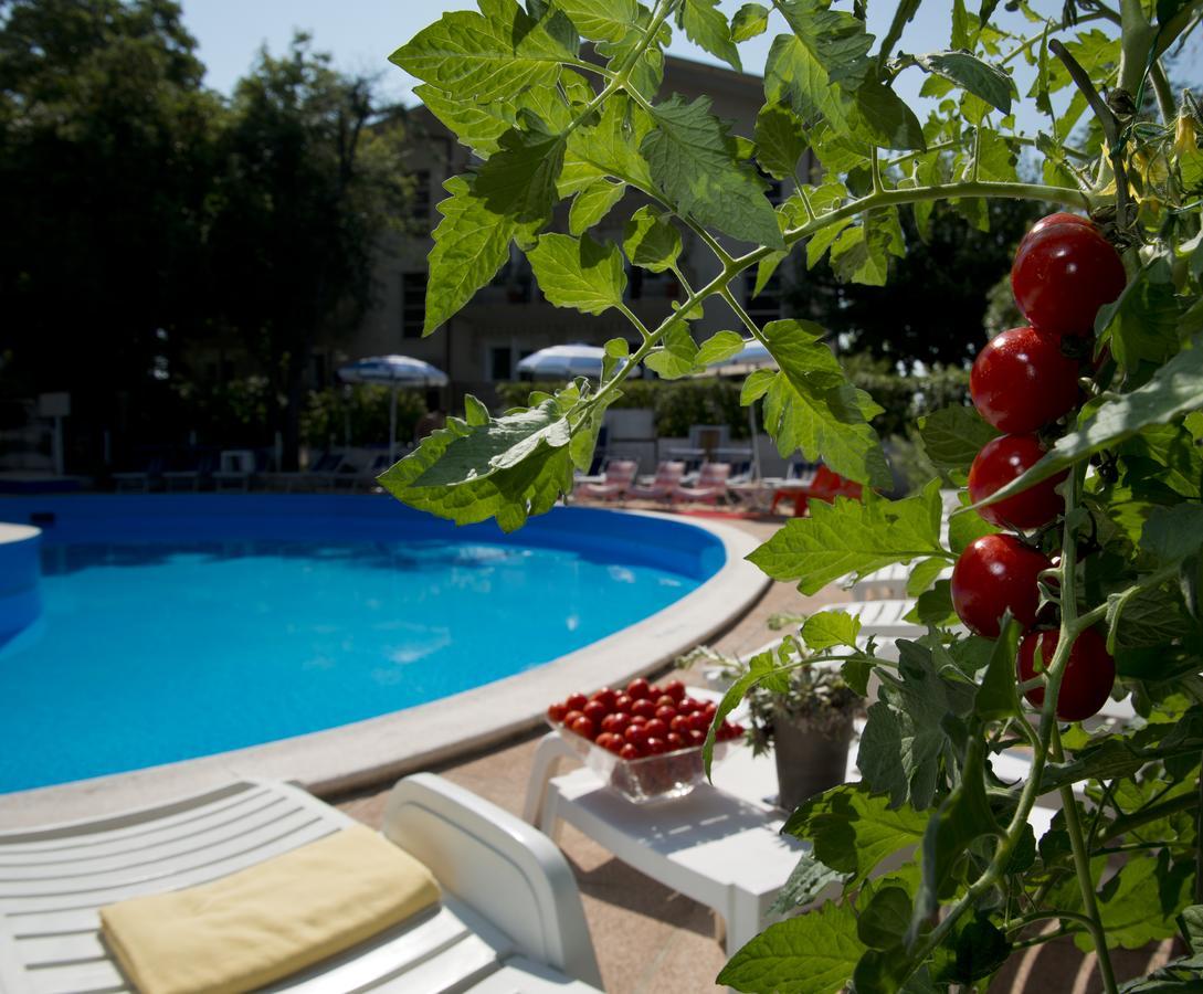 Hotel Trafalgar Rimini Buitenkant foto