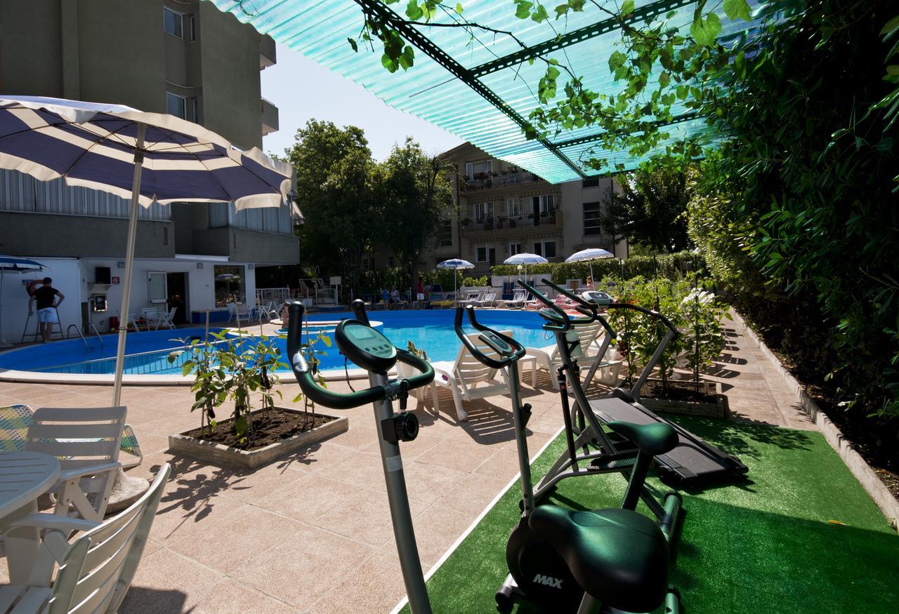 Hotel Trafalgar Rimini Buitenkant foto